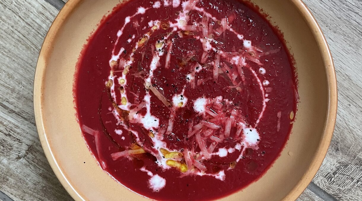 Cviklová polievka s kokosovým mliekom Cviklová polievka s kokosovým mliekom